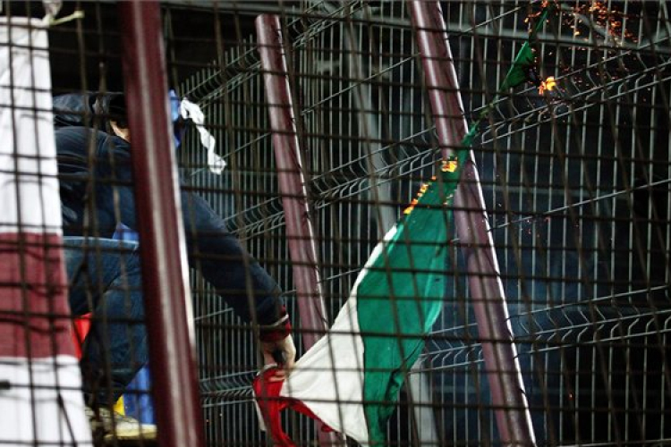 Enyhítette a romániai Hivatásos Labdarúgó Liga a zászlóégetésért kirótt büntetést