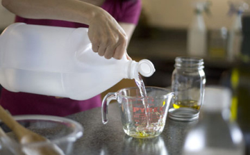 Kipróbáltunk 3 házi tisztítószert és megtértünk!