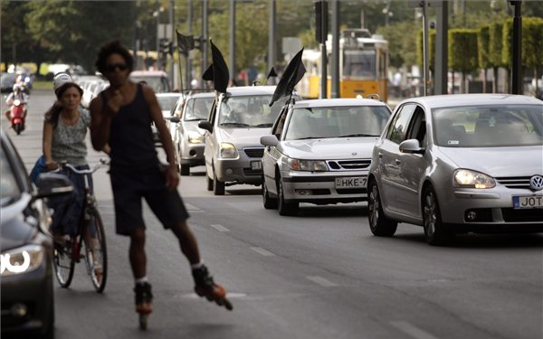 Devizahitelek - Az 'áldozatokért' demonstrál a Koppány Csoport