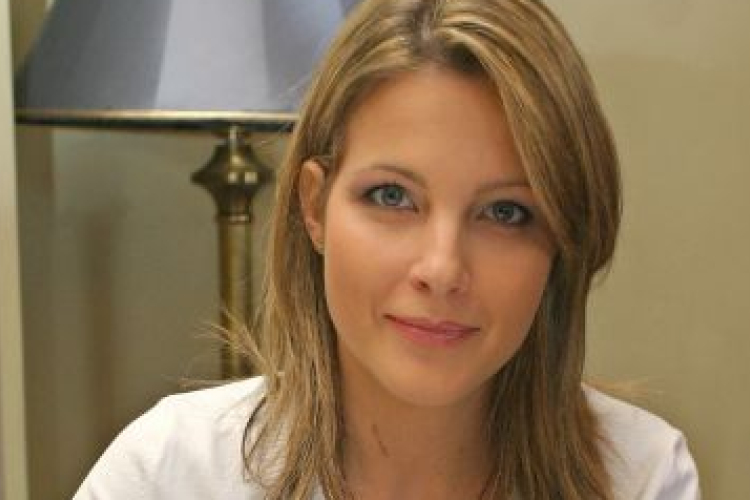 A magyar celeb magánklinikán, biztonsági őrrel szül