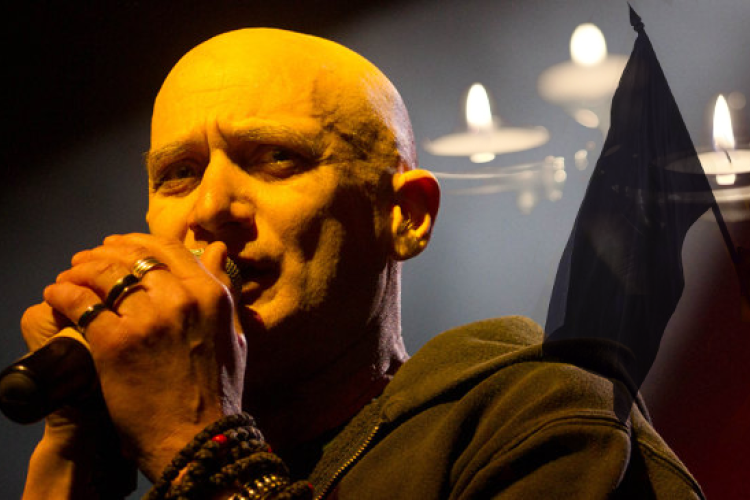 Jogi lépéseket fontolgat a Republic