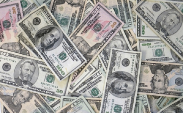 590 millió dollárt kaszált a 84 éves asszony