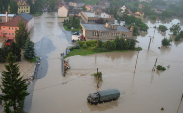 Árvíz - Csehországban több ezer embernek kellett elhagynia az otthonát