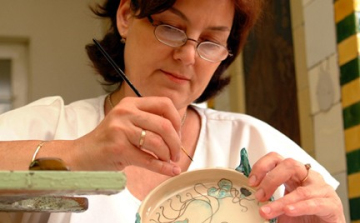 Zsolnay-porcelán kerülhet kesztyűre, cipőre 