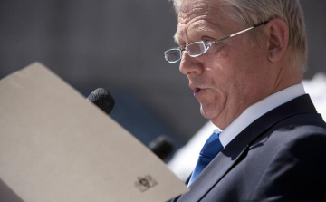 Nem kapaszkodik székébe Tarlós