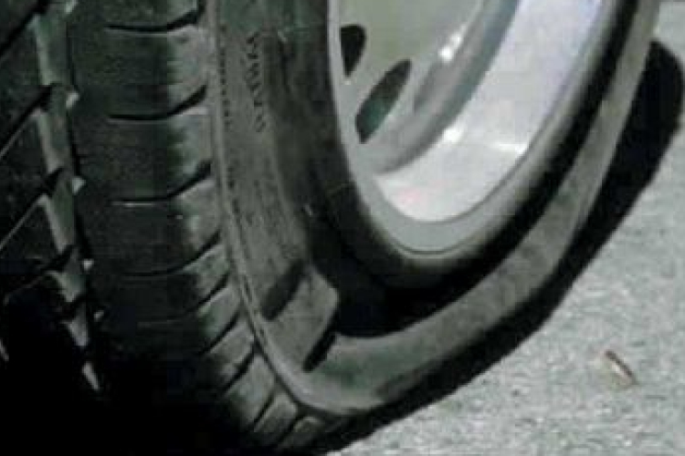 Beszakadt az M1-es burkolata Győrnél, torlódás alakult ki