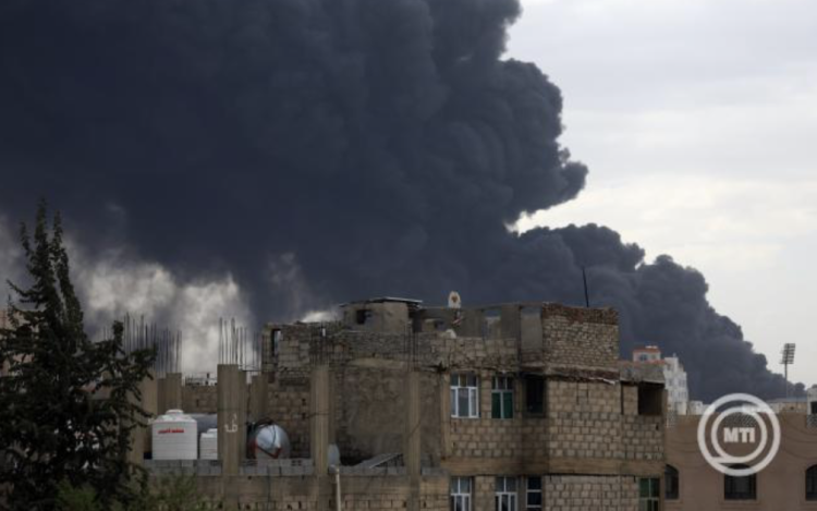 Izrael jelentős légicsapást mért a húszik jemeni kikötőire és más célpontokra