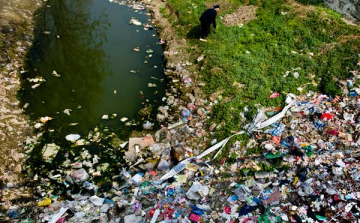 'Rákos falvak' egy kínai folyó mentén