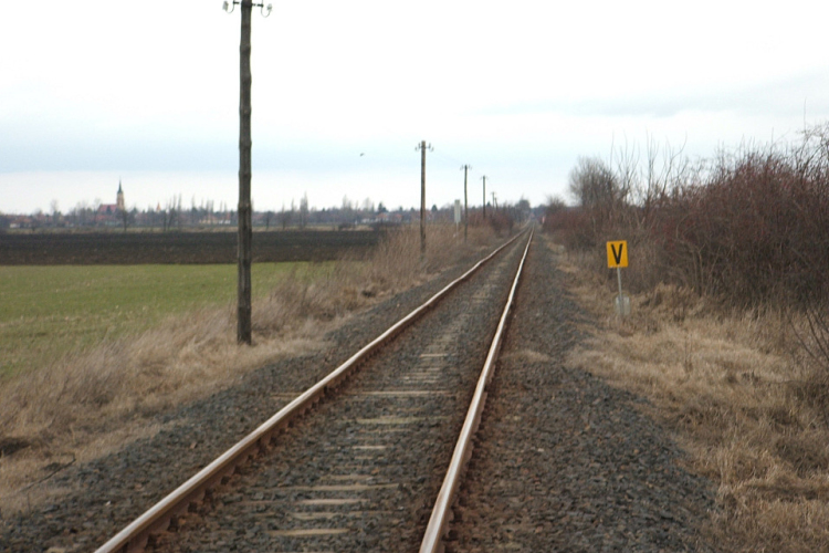 Személyvonat és autó ütközött Sárbogárdon