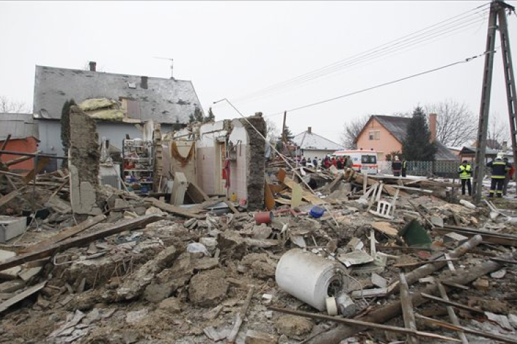 Robbanás történt egy családi házban Pusztaszabolcson