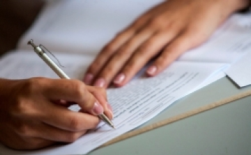 Vizsga nélkül egy köztisztviselő sem dolgozhat