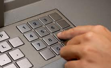 Csak néhány banknál maradt ingyenes a készpénzfelvétel