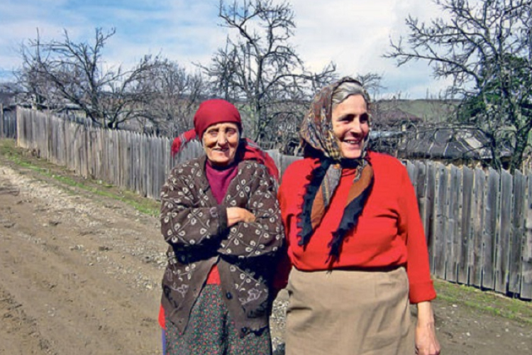 A falu 70 nőjéből 63 özvegy. Legalább nincs kit hazacipelni a kocsmából