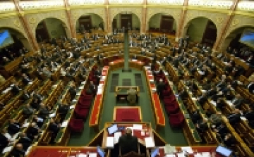 Döntött az Országgyűlés: módosul a távolléti díj számítása