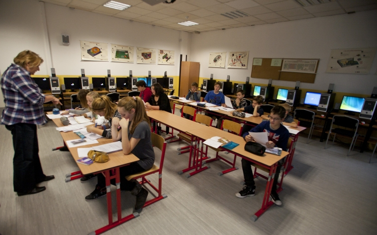 Jövő héten kezdődik a tanítás