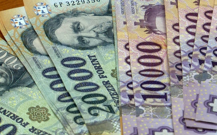 KSH: decemberben a bruttó átlagkereset 789 200 forint volt