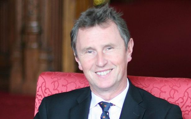 Visszautasítja a nemi erőszak vádját a brit parlament alsóházának alelnöke