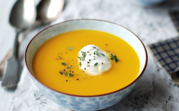 Rozmaringos és zsályás sütőtökkrémleves