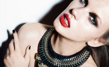 Tökéletes és teljesen meztelen!