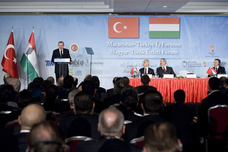 Erdogan-látogatás - Török kormányfő: országa híd lehetne Európa és a Közel-Kelet között