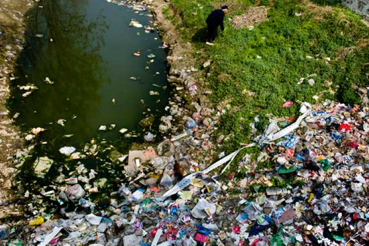 'Rákos falvak' egy kínai folyó mentén