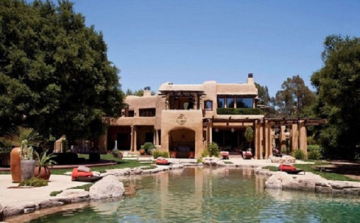 10 milliárd forintnyi összegért árulja házát a világsztár 