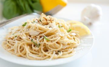 Sajtos -zöldséges tésztát vacsira