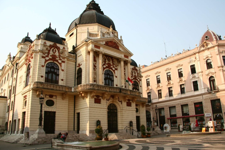 Operajegyet kapnak ajándékba a házasulandó párok Pécsen